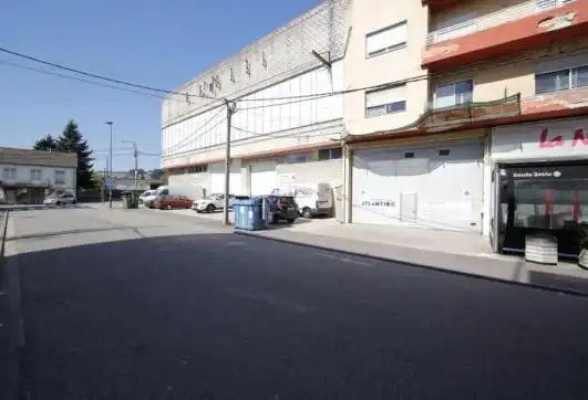 Vista exterior de Nau industrial en venda en Vigo 