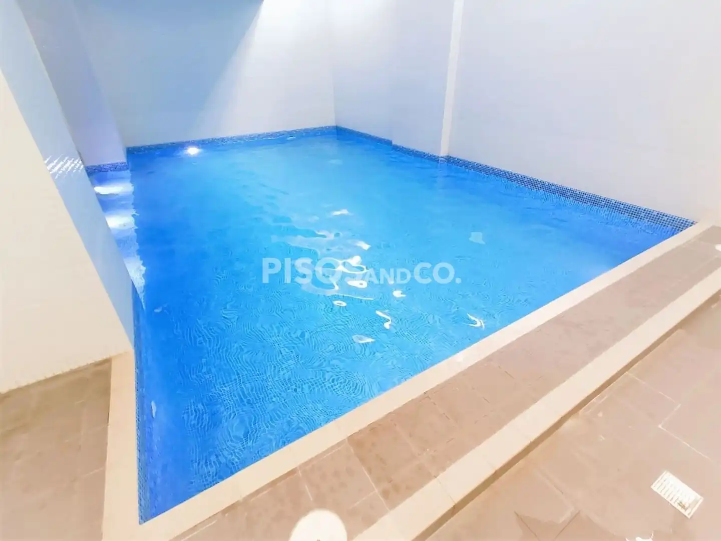Piscina de Piso en venta en A Coruña Capital  con Calefacción, Trastero y Amueblado