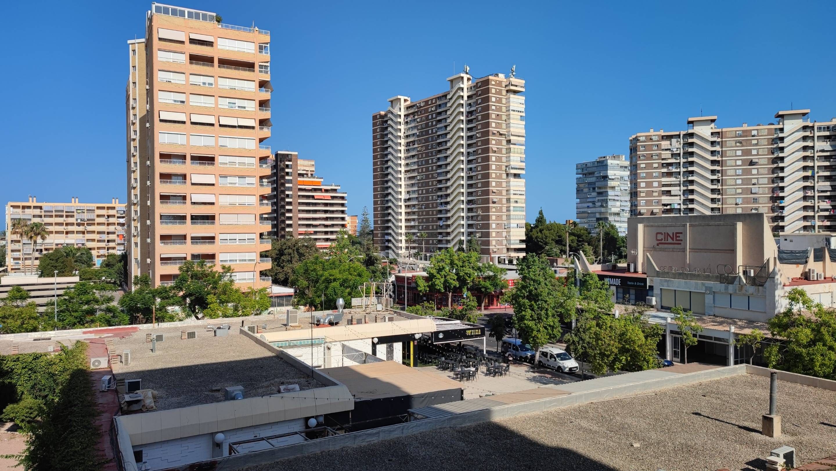 Vista exterior de Piso en venta en Alicante / Alacant con Jardín privado, Terraza y Piscina comunitaria