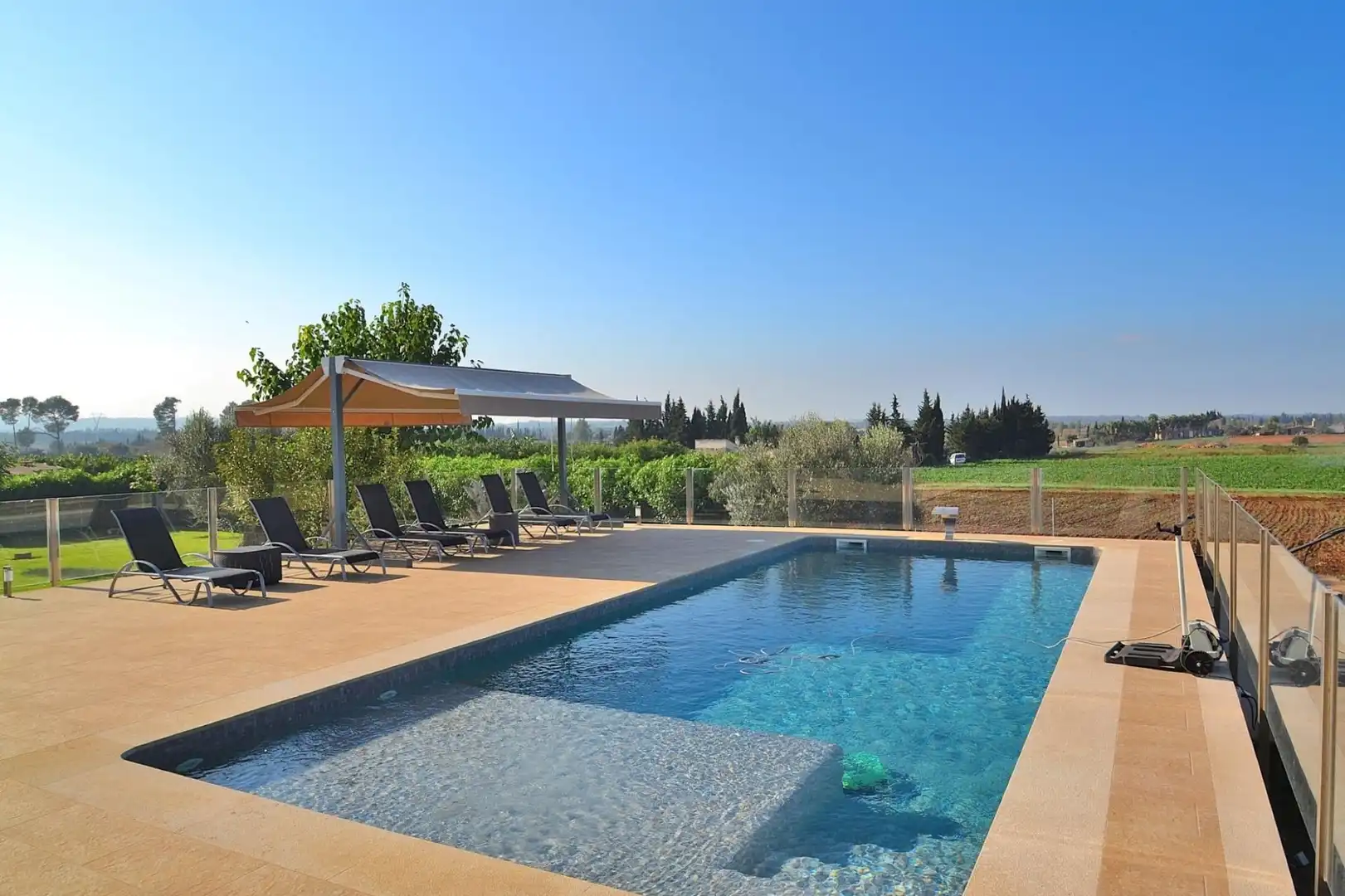 Piscina de Finca rústica de lloguer en Muro amb Aire condicionat, Calefacció i Jardí privat