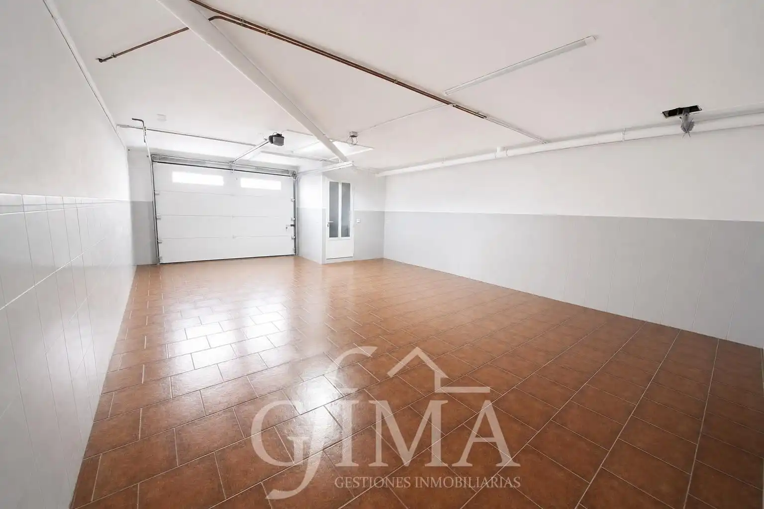 Casa adosada en venta en Tomelloso con Calefacción y Trastero