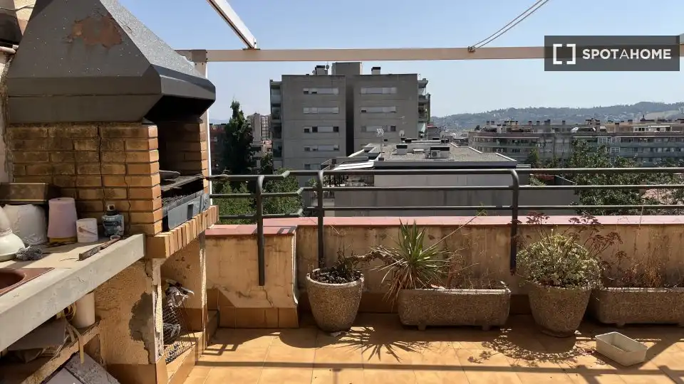 Terrace of Flat for share in Terrassa  with Air Conditioner, Heating and Furnished