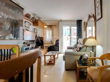 Flat with balcony for sale in Artigues - Llefià