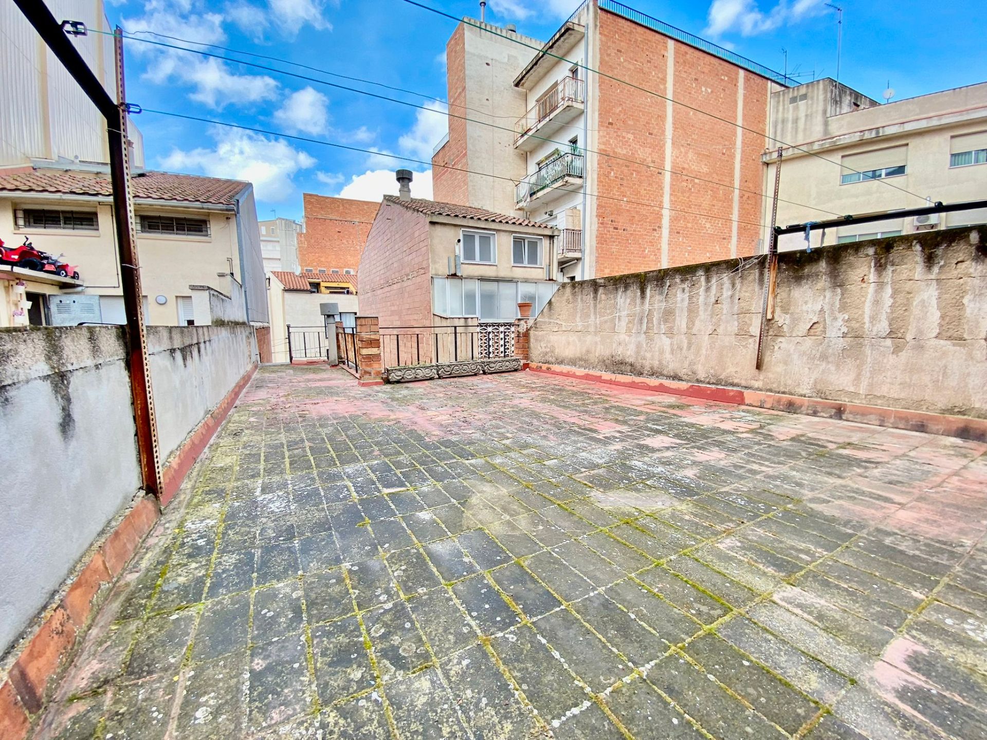 Exterior view of Single-family semi-detached for sale in Granollers  with Terrace