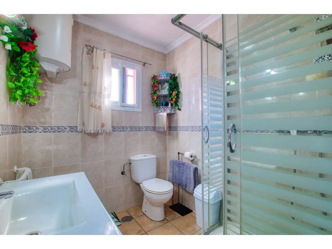 Baño de Finca rústica en venta en Alcaucín con Terraza y Piscina