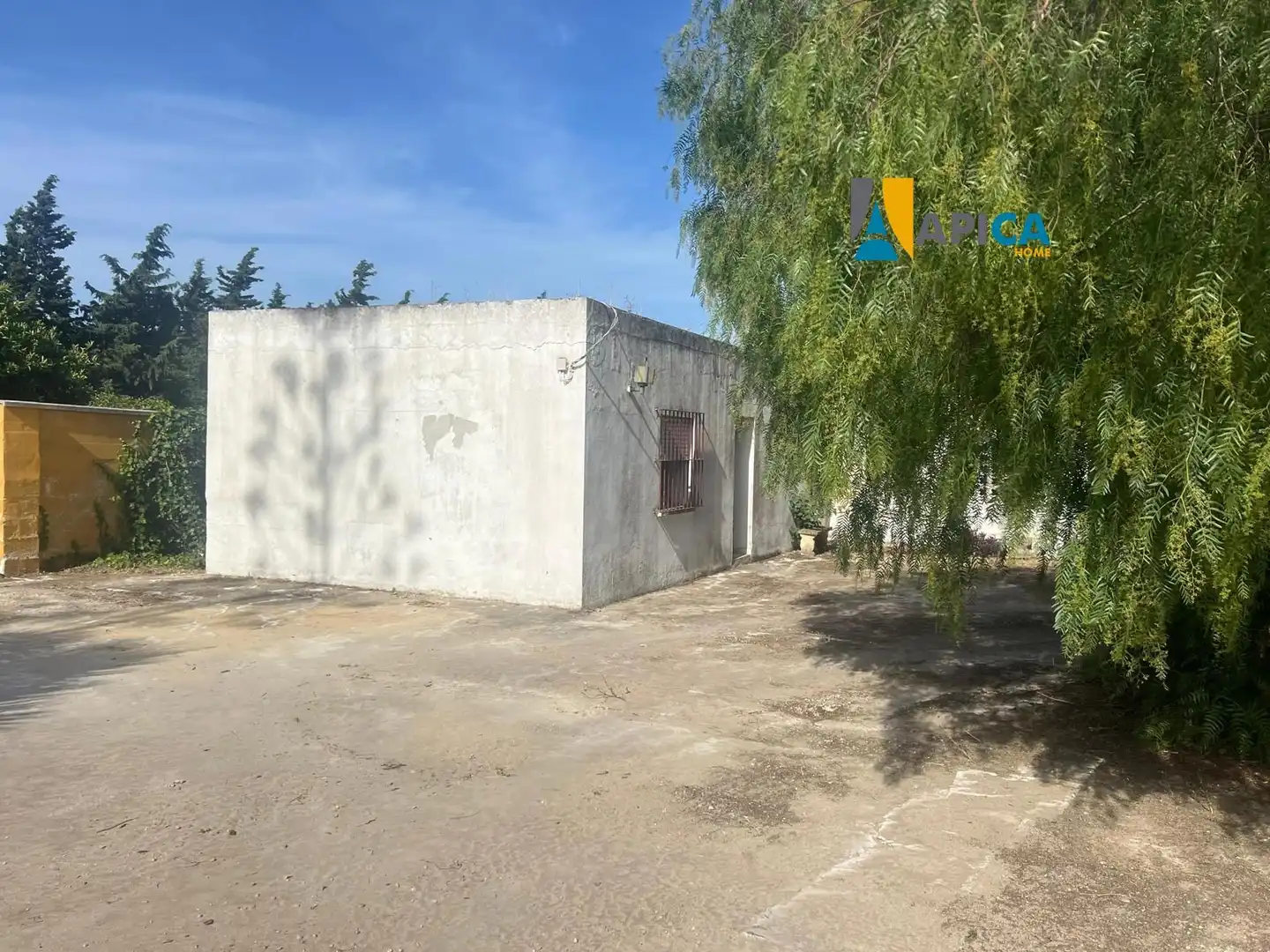 Vista exterior de Casa o xalet en venda en Conil de la Frontera amb Terrassa, Traster i Piscina