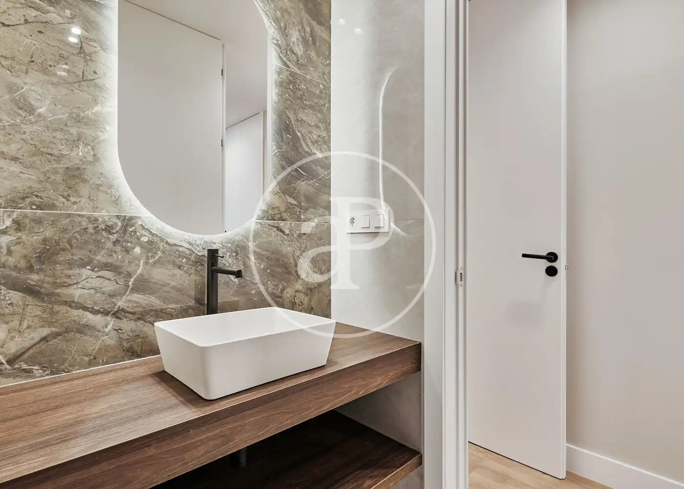 Bathroom of Flat for sale in Madrid  with Air Conditioner, Heating and Terrace