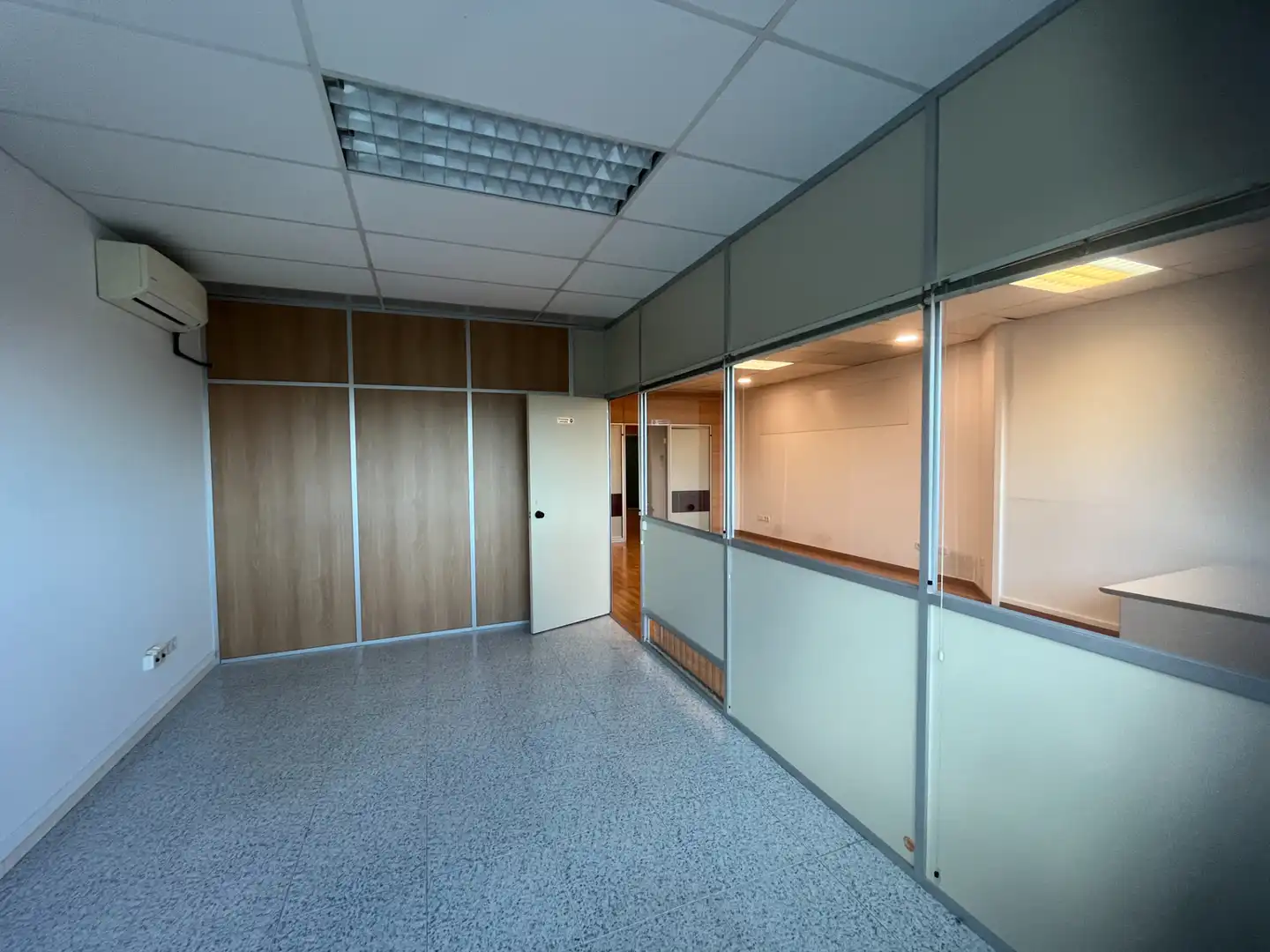 Oficina amb ascensor de lloguer a Carrer de Salt, imagen 15