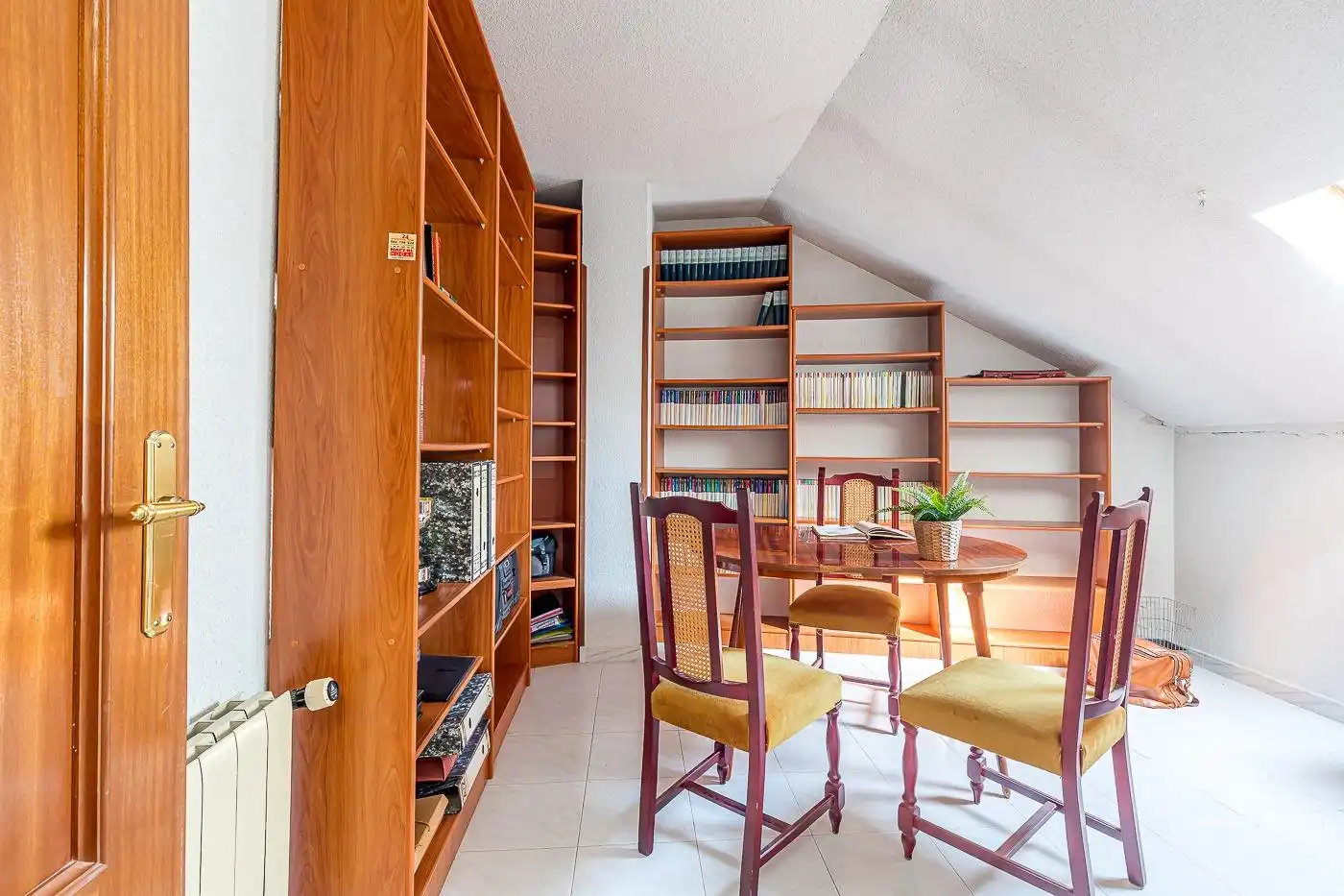 Sala de estar de Casa o chalet en venta en San Lorenzo de El Escorial con Calefacción, Alarma y Piscina comunitaria