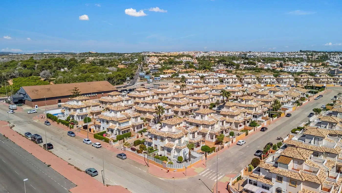 Vista exterior de Casa adosada en venta en Orihuela con Aire acondicionado, Jardín privado y Terraza