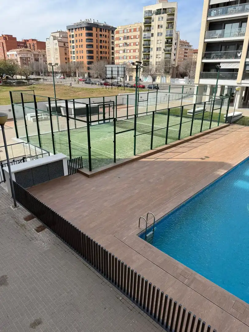 Piscina de Pis en venda en Castellón de la Plana / Castelló de la Plana amb Traster, Balcó i Piscina comunitària
