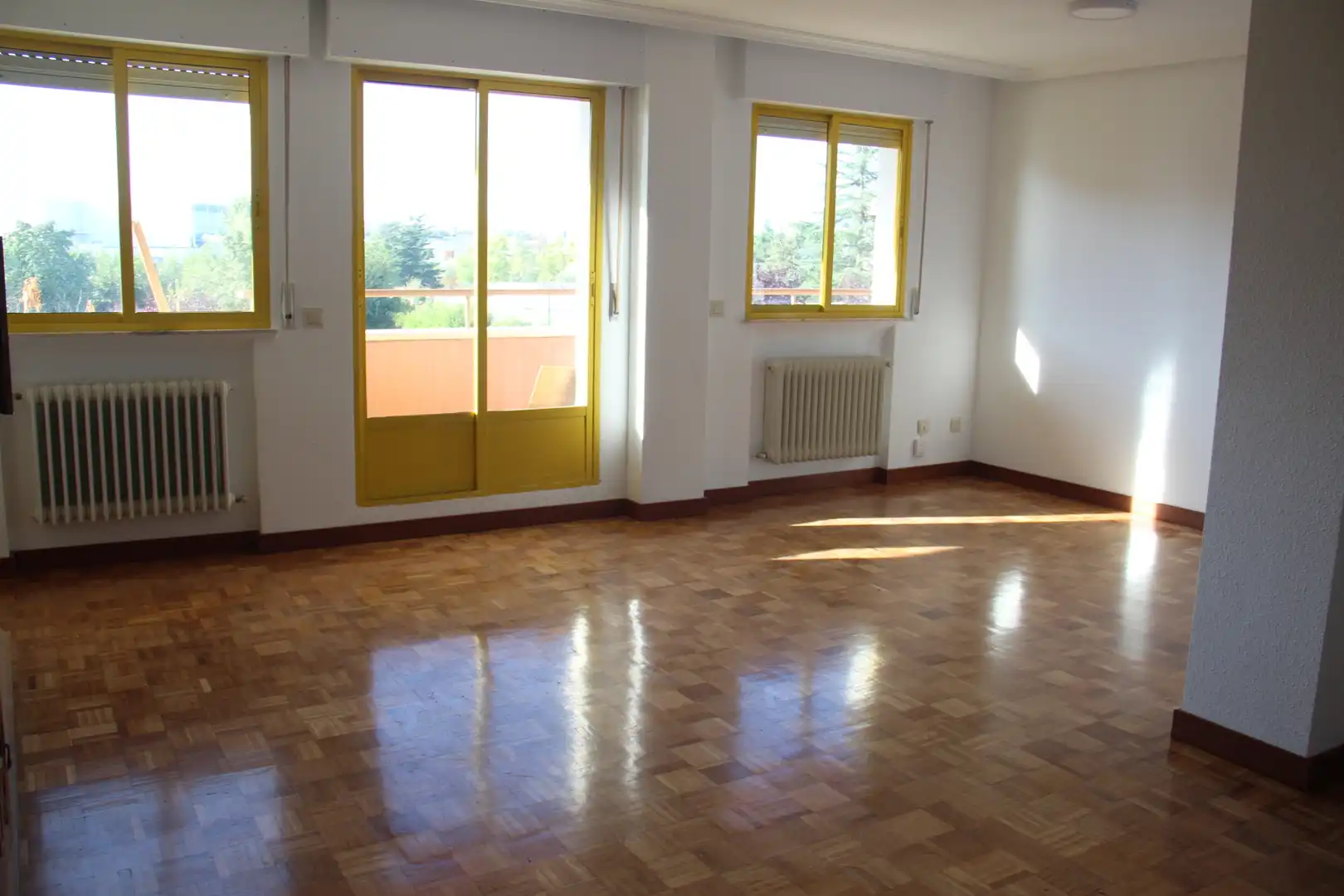Living room of Flat for sale in Santa Marta de Tormes  with Air Conditioner, Heating and Parquet flooring