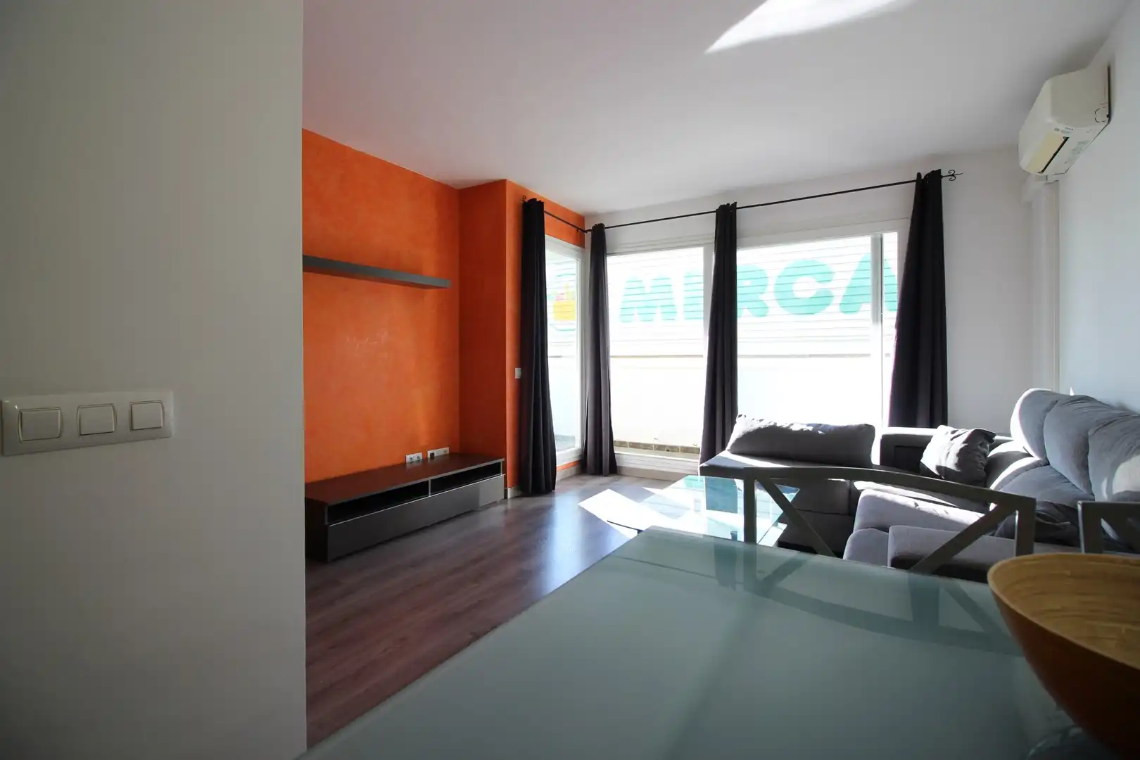 Sala d'estar de Pis en venda en Roses amb Terrassa i Piscina