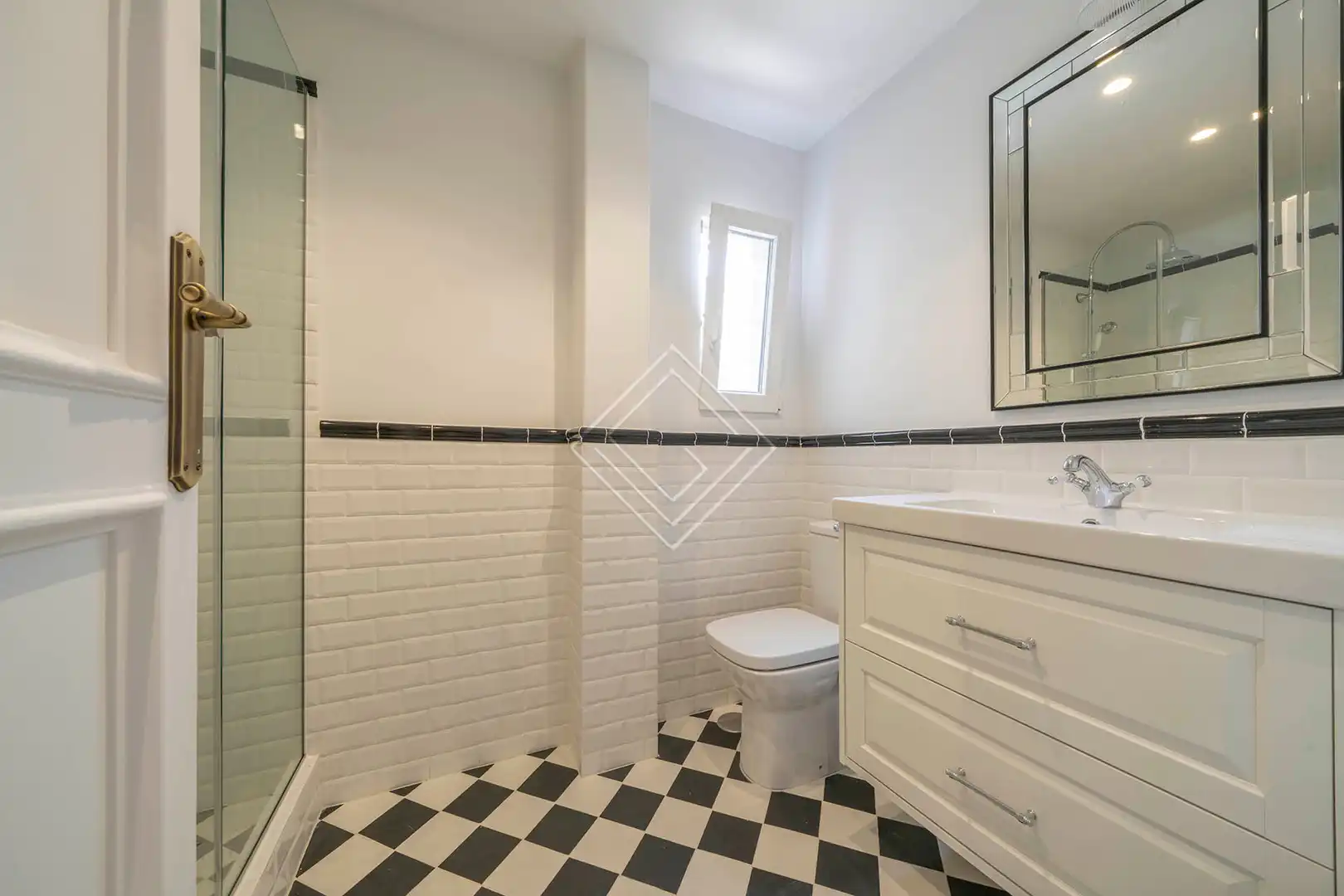Bathroom of Flat for rent in Madrid  with Air Conditioner, Heating and Storage room