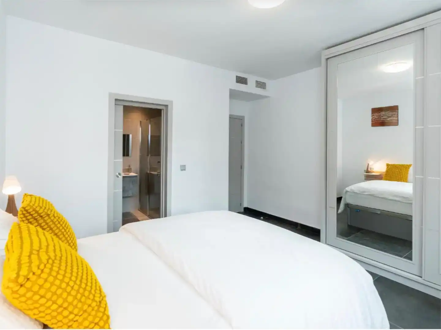 Bedroom of Flat for rent in Nueva Andalucía