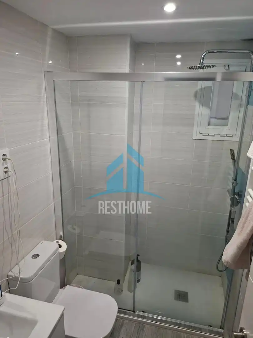 Baño de Piso en venta en Fuenlabrada con Calefacción y Amueblado