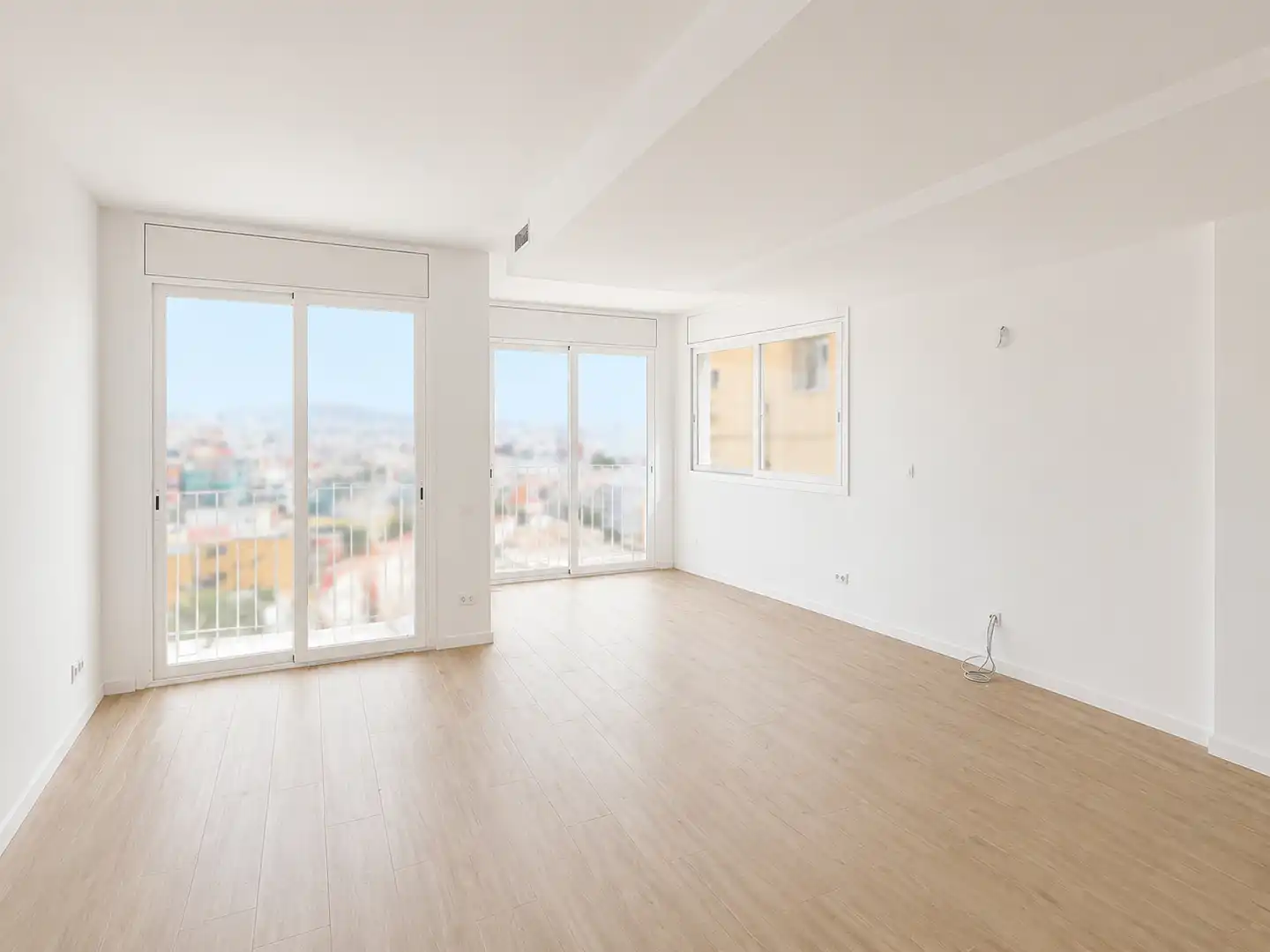 Living room of Detached homes for sale in Santa Coloma de Gramenet  with Air Conditioner, Heating and Parquet flooring