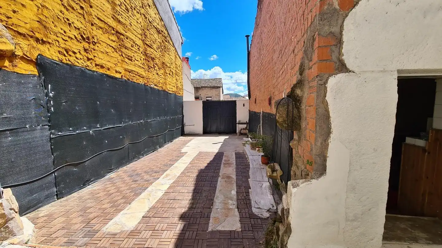Vista exterior de Casa o chalet en venta en La Adrada  con Jardín privado