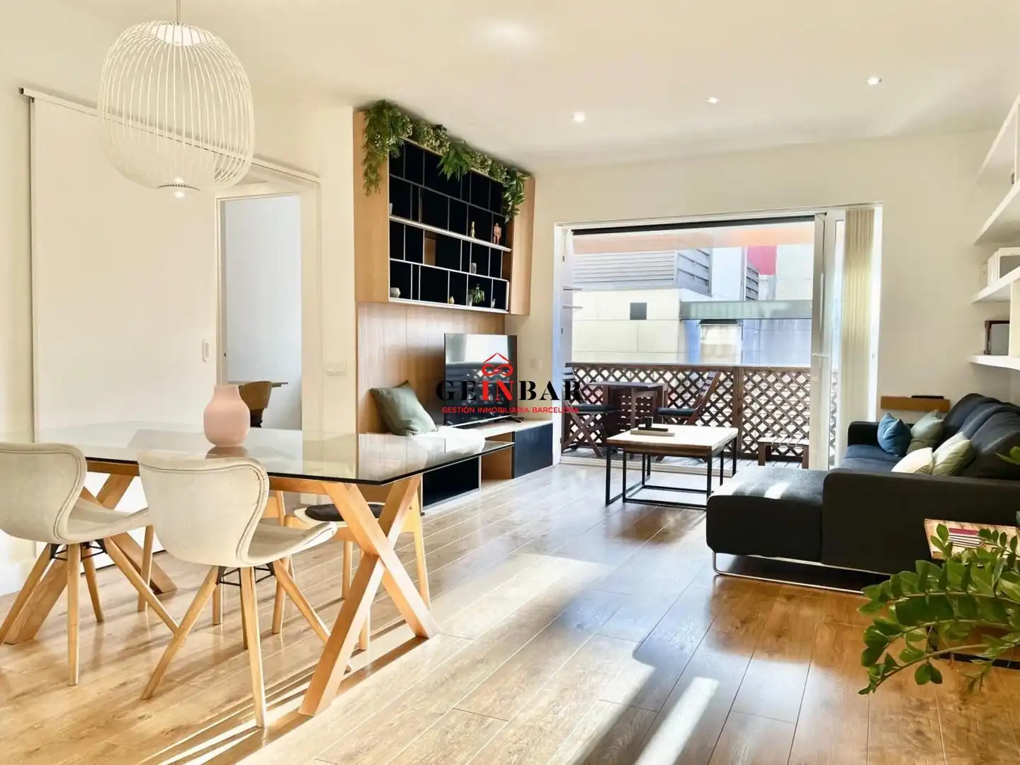 Außenansicht von Wohnung zum Verkauf in Barcelona mit Klimaanlage, Heizung und Parkett