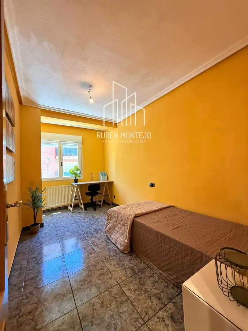 Vista exterior de Piso en venta en Santa Marta de Tormes con Calefacción y Terraza