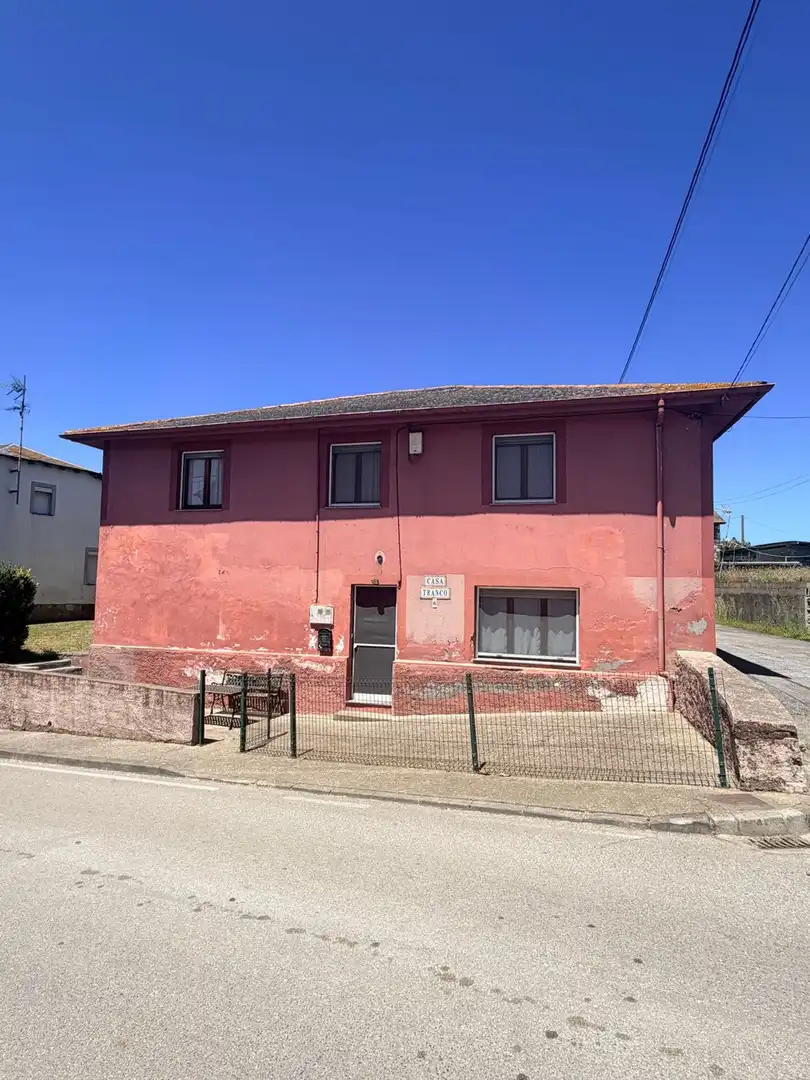 Vista exterior de Casa o chalet en venta en Navia con Calefacción, Terraza y Trastero