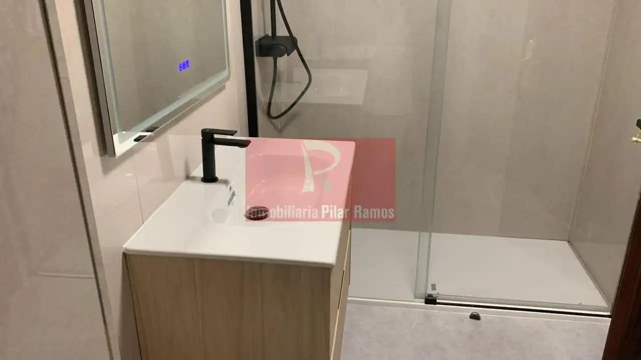 Baño de Piso en venta en León Capital  con Calefacción, Parquet y Trastero