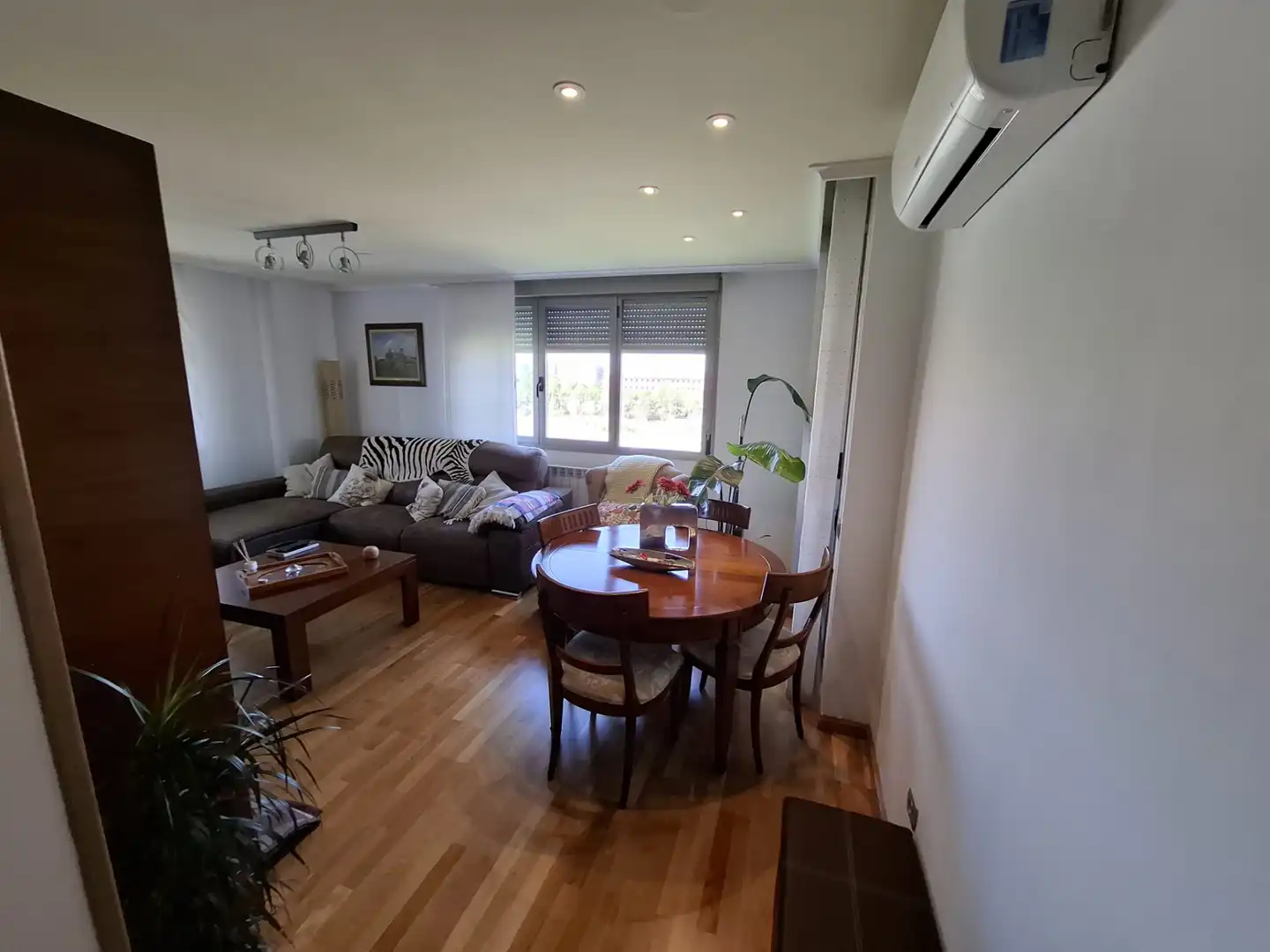 Living room of Flat for sale in  Logroño  with Air Conditioner, Heating and Parquet flooring