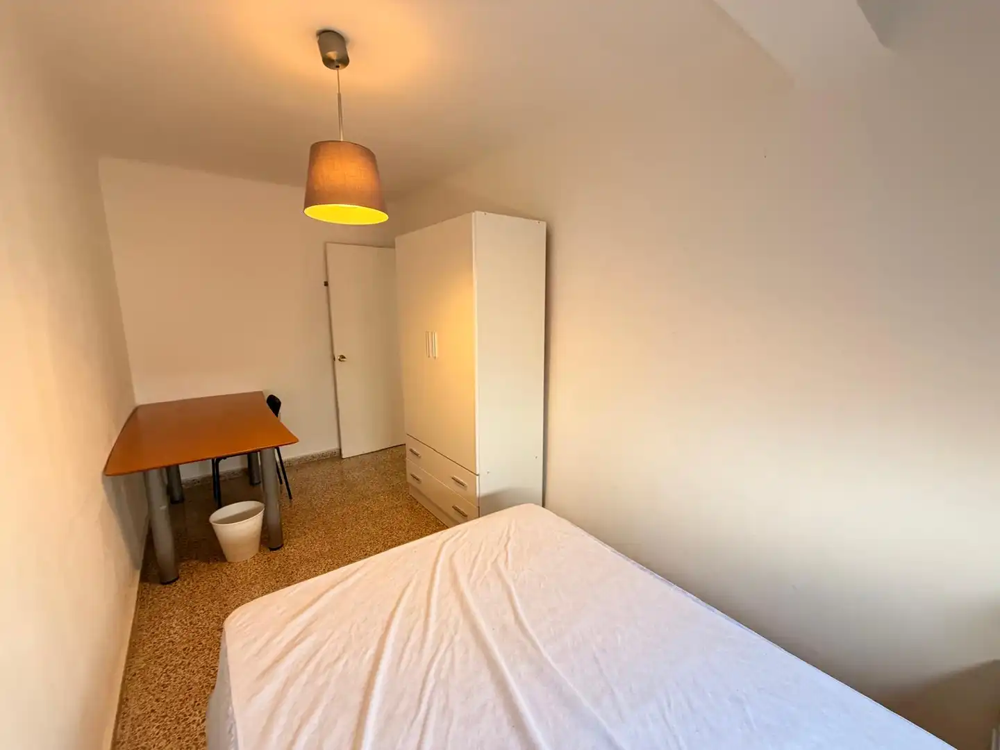 Bedroom of Flat for rent in Bailén - Miraflores