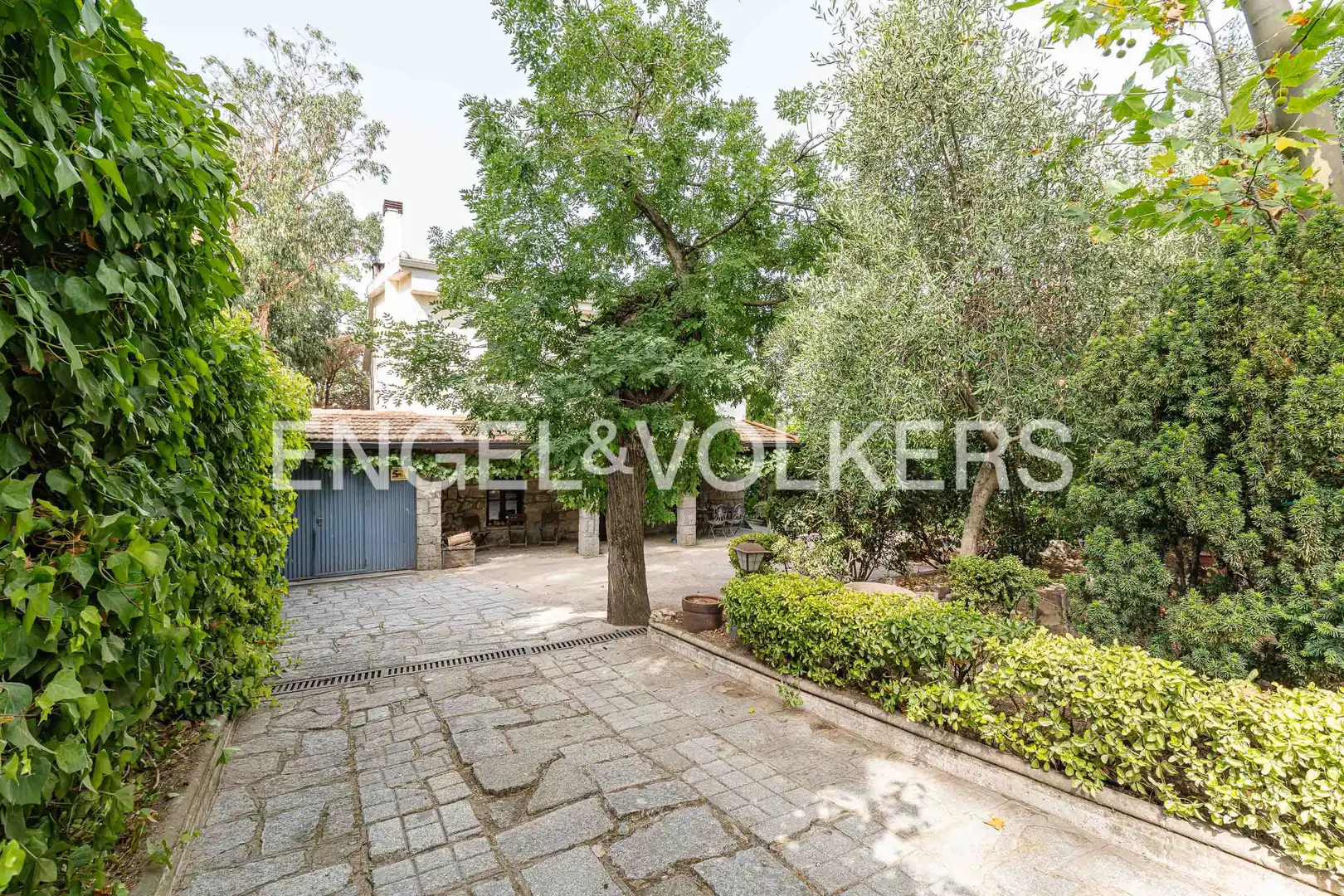Vista exterior de Casa o xalet en venda en Galapagar amb Calefacció, Jardí privat i Terrassa