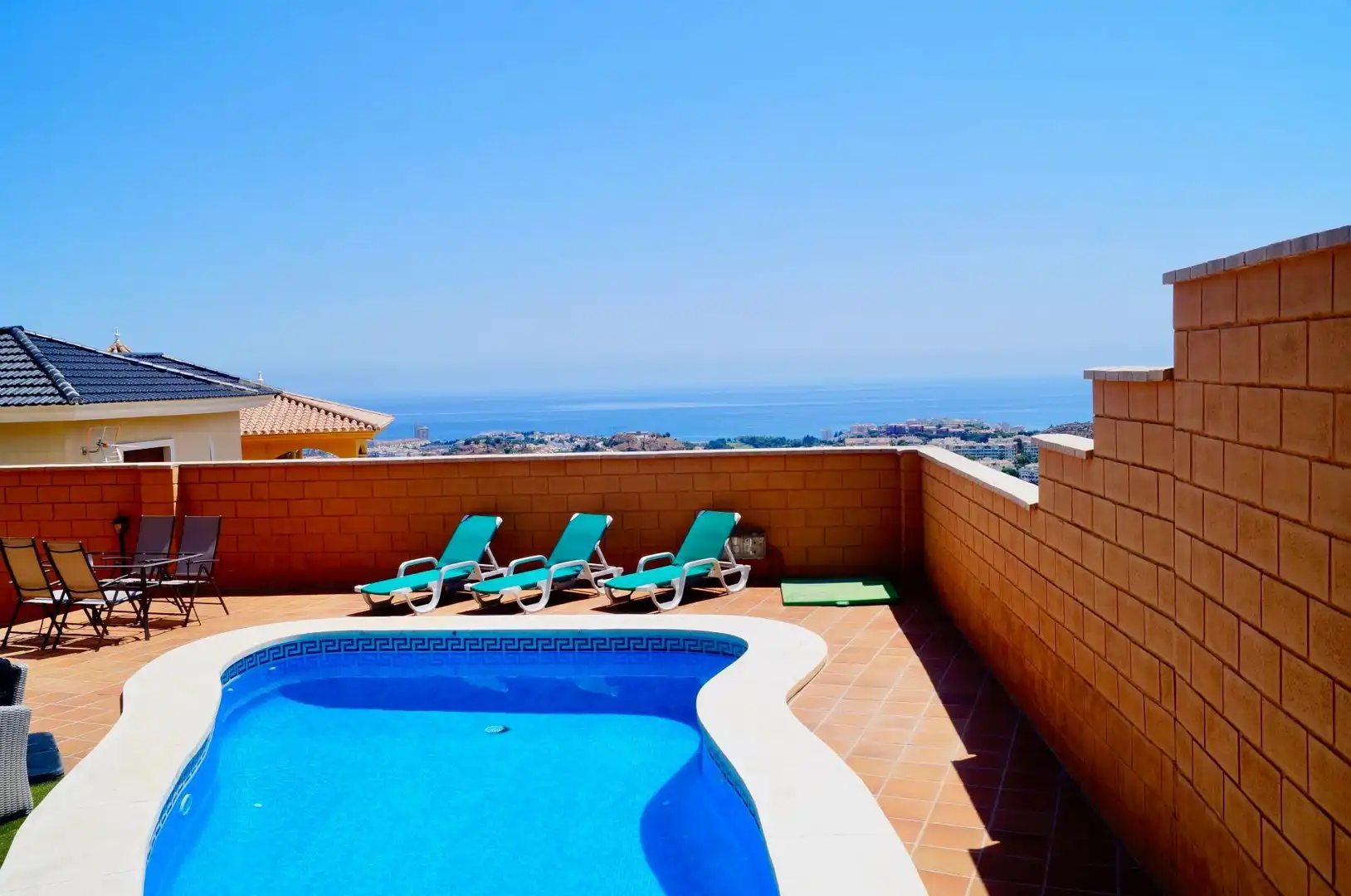 Schwimmbecken von Haus oder Chalet zum Verkauf in Benalmádena mit Klimaanlage, Heizung und Privatgarten