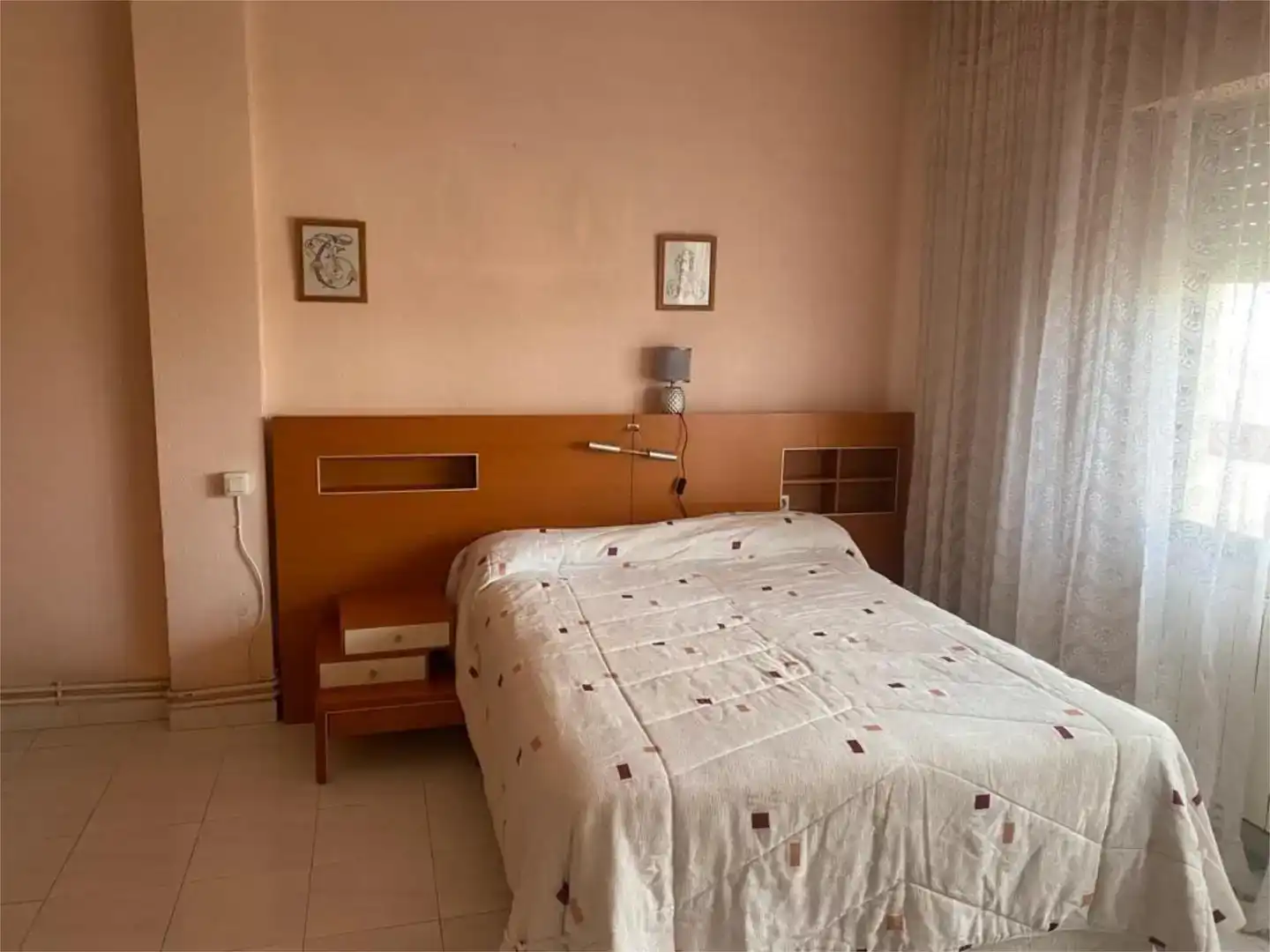 Habitación de Piso en venta en El Provencio   con Amueblado y Balcón
