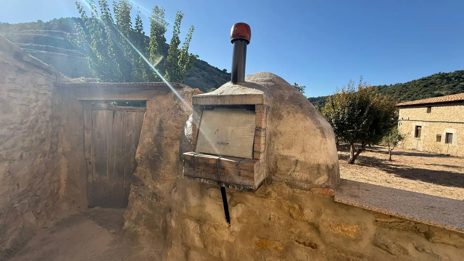 Vista exterior de Casa o xalet en venda en Castellote amb Terrassa, Traster i Moblat