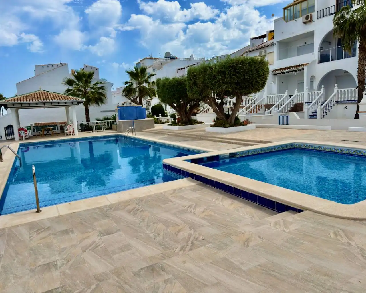 Casa aparellada amb piscina en venda a Ciudad Quesada, imagen 3