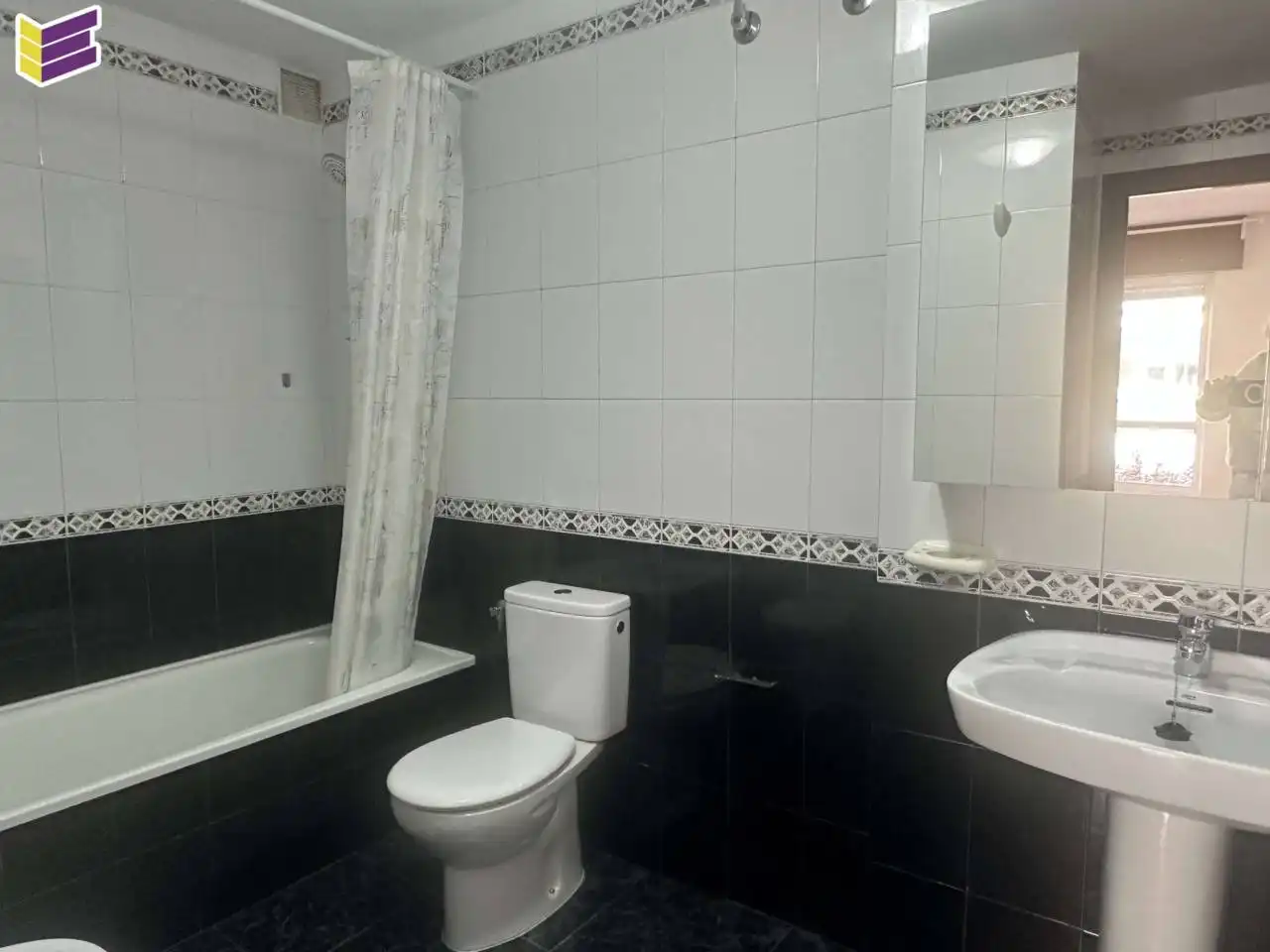 Bathroom of Flat for rent in Redondela  with Heating and Storage room
