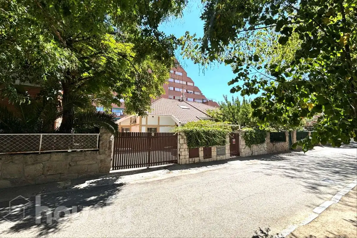 Vista exterior de Casa o chalet de alquiler en Madrid con Aire acondicionado, Calefacción y Jardín privado