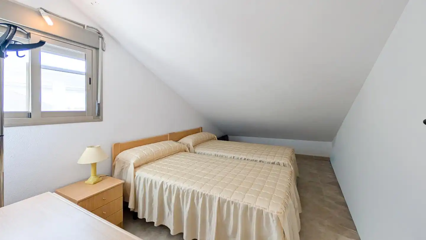 Schlafzimmer von Wohnung zum Verkauf in Santa Pola mit Klimaanlage, Terrasse und Schwimmbad