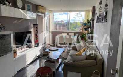 Living room of Flat for sale in  Barcelona Capital  with Balcony