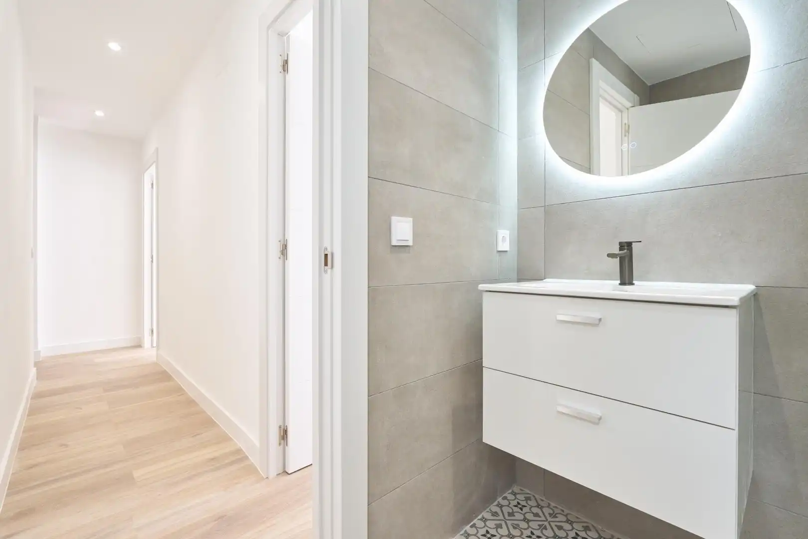 Bathroom of Flat for sale in Zaragoza