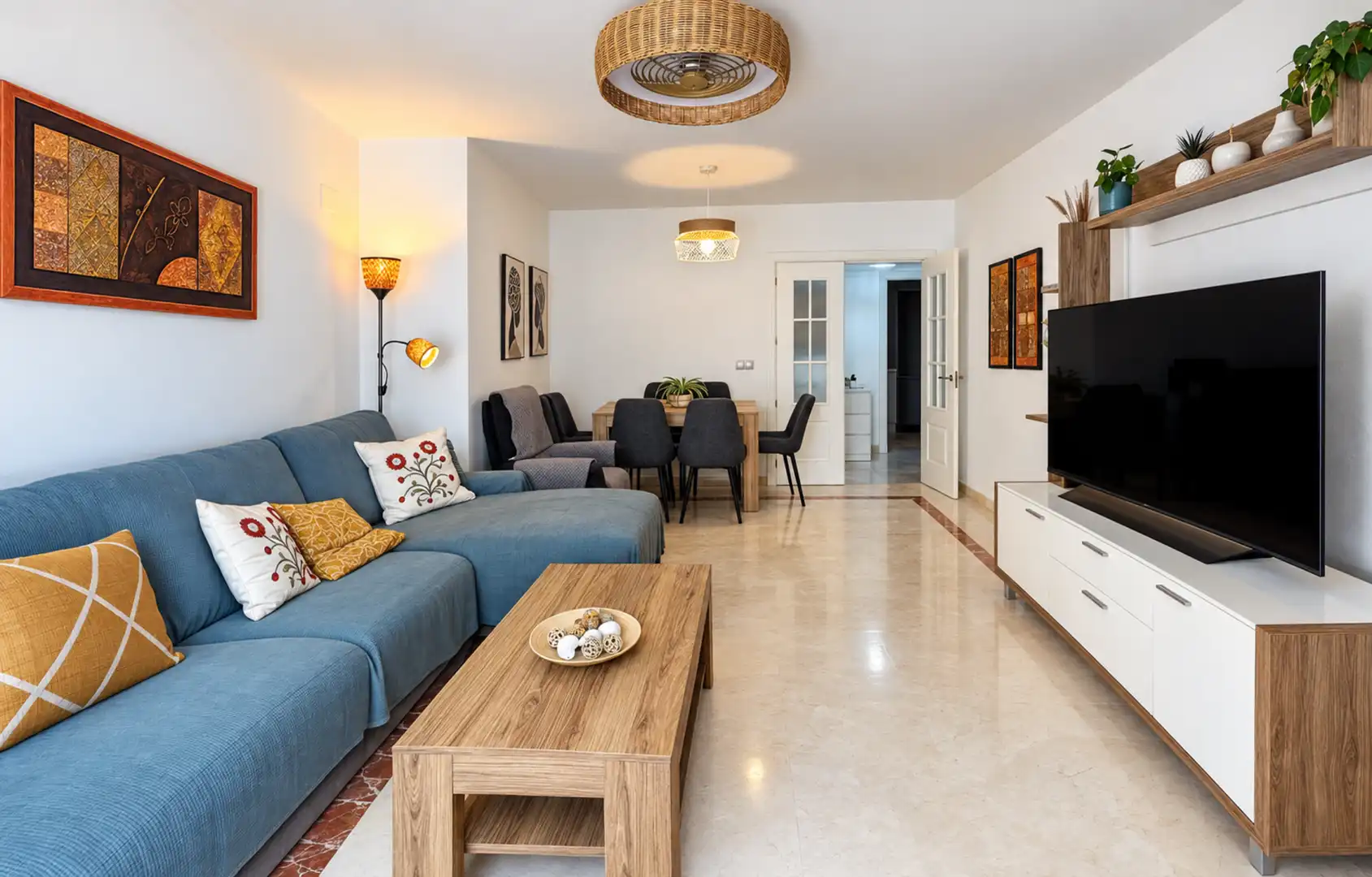Sala d'estar de Apartament en venda en Manilva amb Aire condicionat, Terrassa i Traster