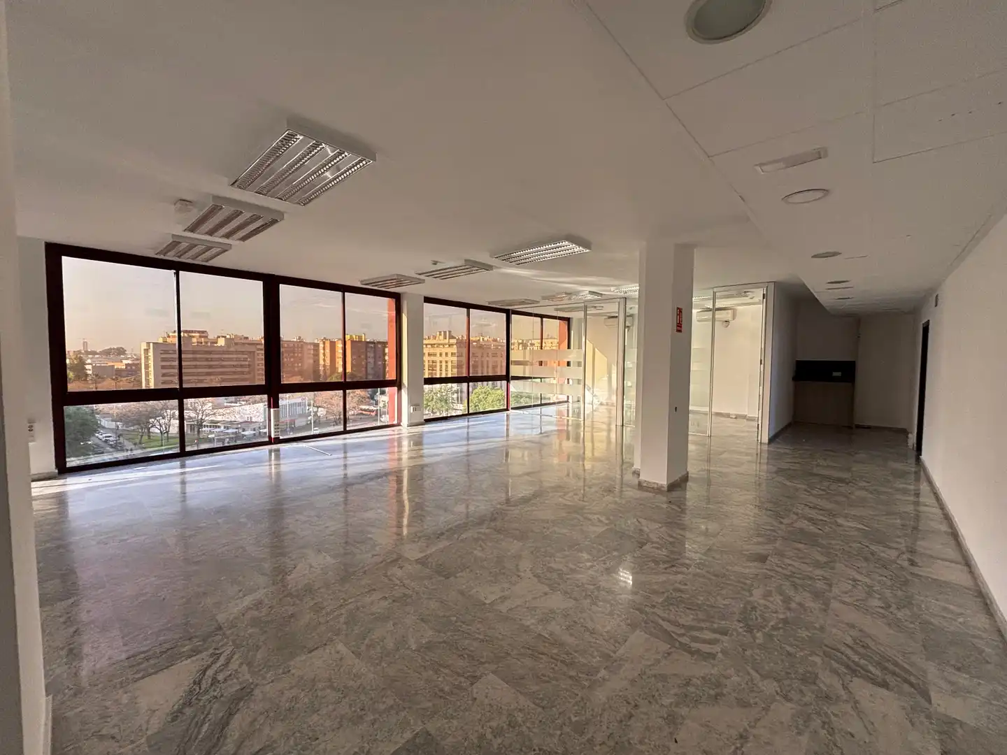 Office for rent in Sevilla  with Air Conditioner and Heating