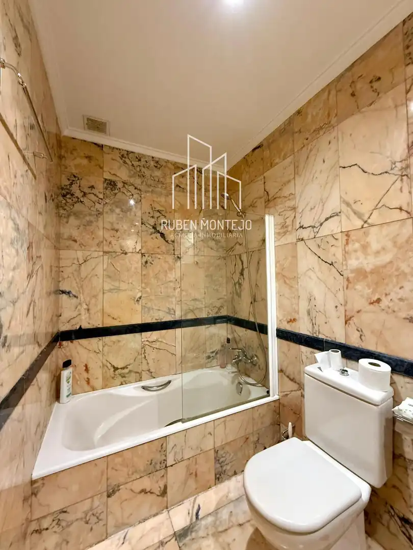 Badezimmer von Wohnung zur Miete in Salamanca mit Heizung, Parkett und Terrasse