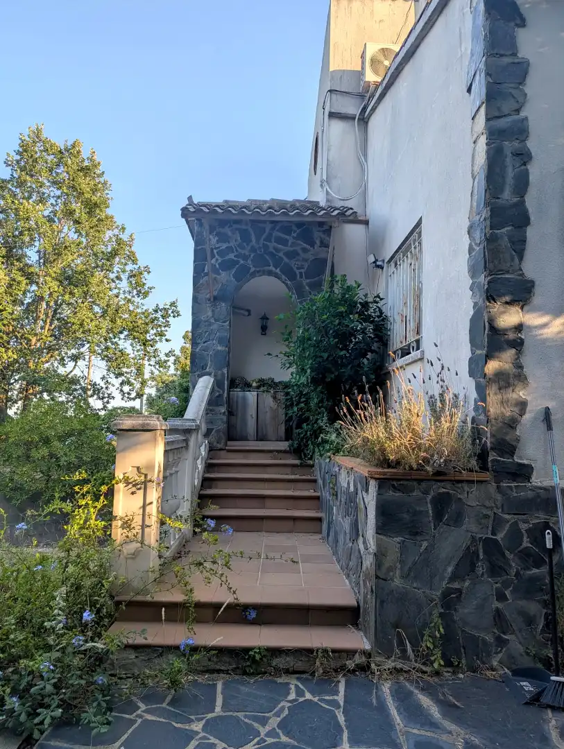 Vista exterior de Casa o xalet en venda en La Roca del Vallès amb Aire condicionat, Calefacció i Jardí privat