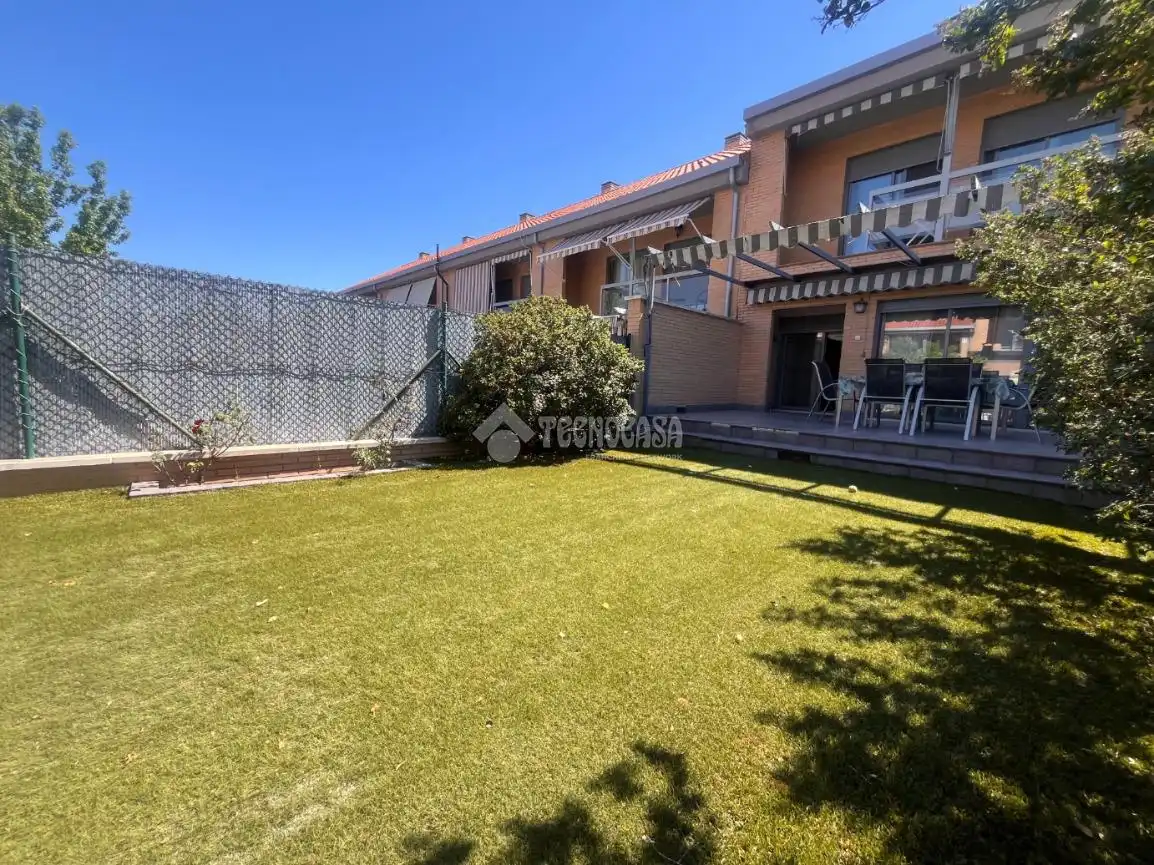 Casa aparellada amb piscina en venda a La Dehesa - El Pinar, imagen 10
