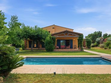 Villa avec piscine à louer à 5 Carrer de Carlemany