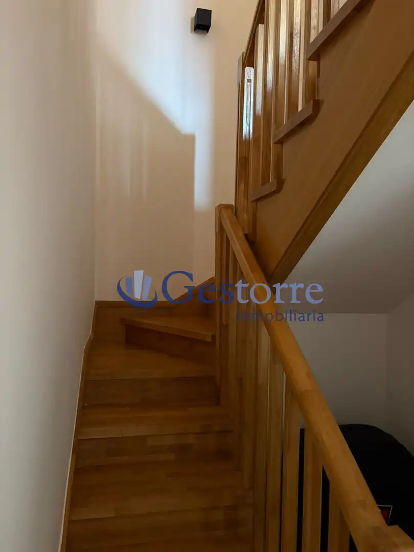 Wohnung zur Miete in Oviedo  mit Heizung, Privatgarten und Parkett