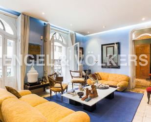 Living room of Flat for sale in  Valencia Capital  with Air Conditioner and Balcony