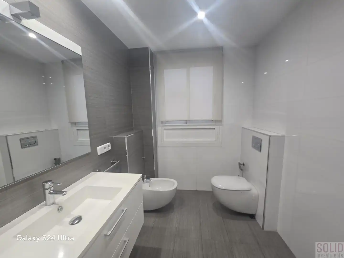 Bathroom of Flat for rent in Valencia  with Air Conditioner and Balcony