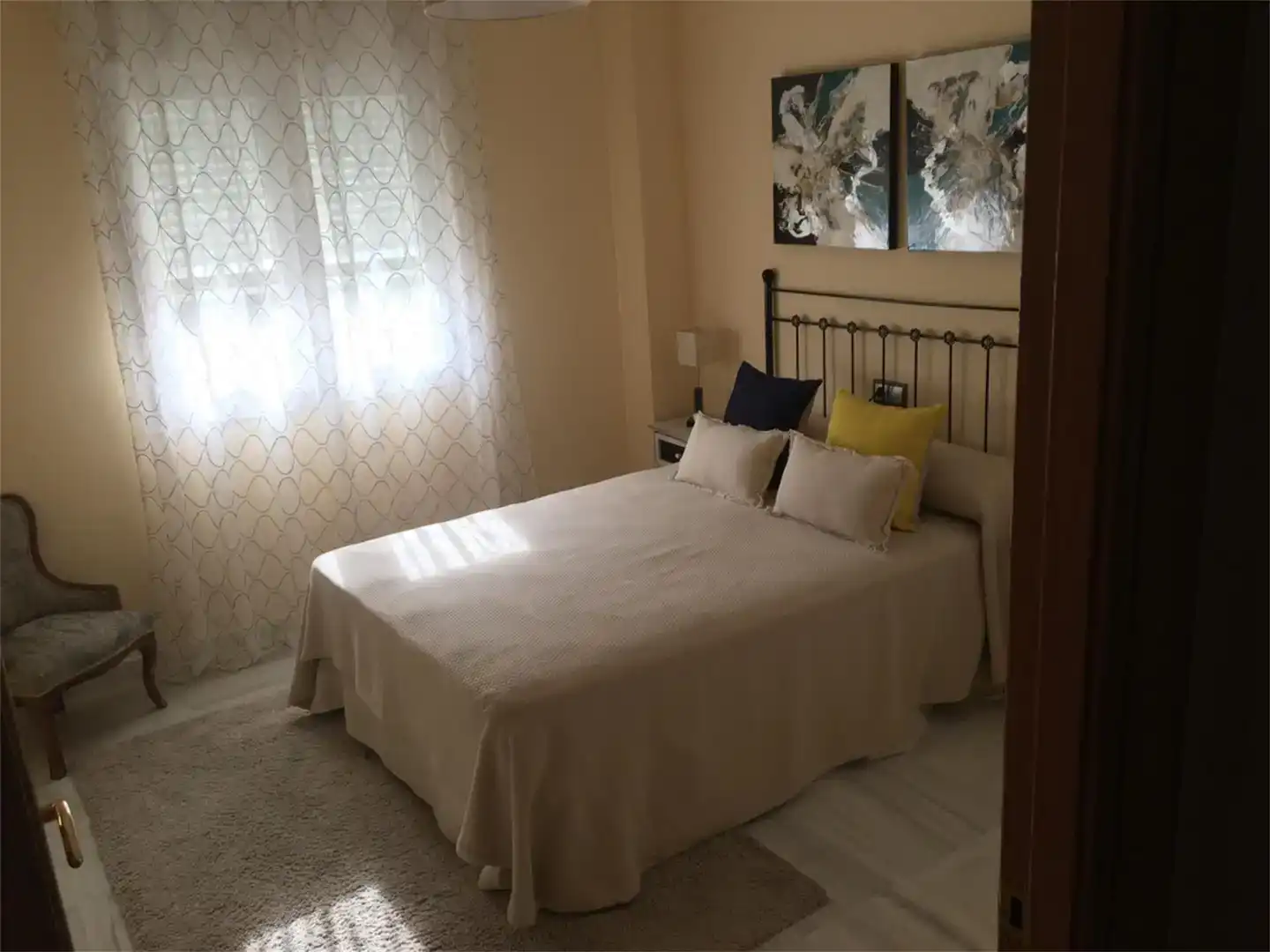 Dormitori de Casa o xalet en venda en Utrera amb Aire condicionat, Jardí privat i Parquet