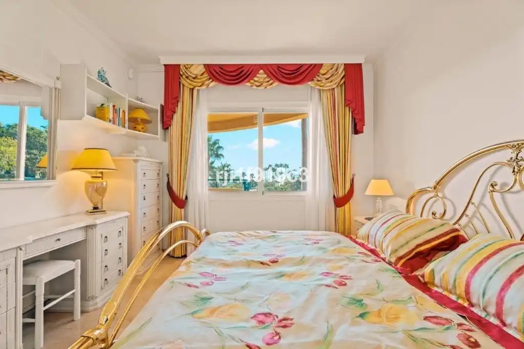 Habitación de Apartamento en venta en Marbella con Terraza, Trastero y Amueblado