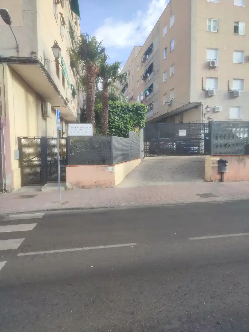 Parking de Piso en venta en Valdemoro con Calefacción, Jardín privado y Parquet